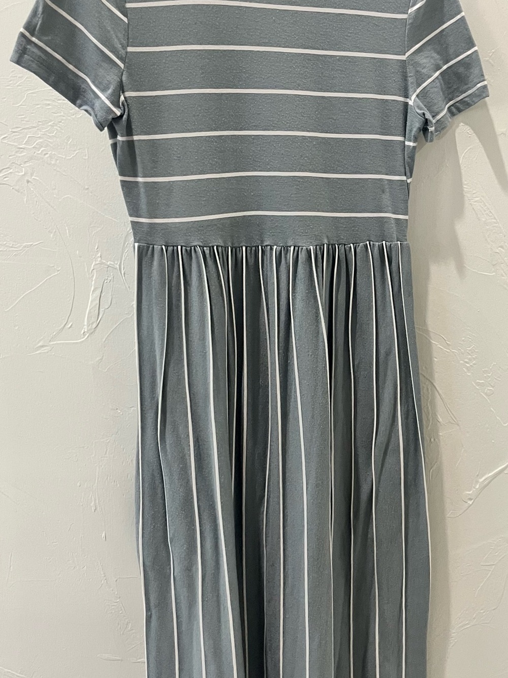 Women’s Striped Short-Sleeve Dress - Gray & White